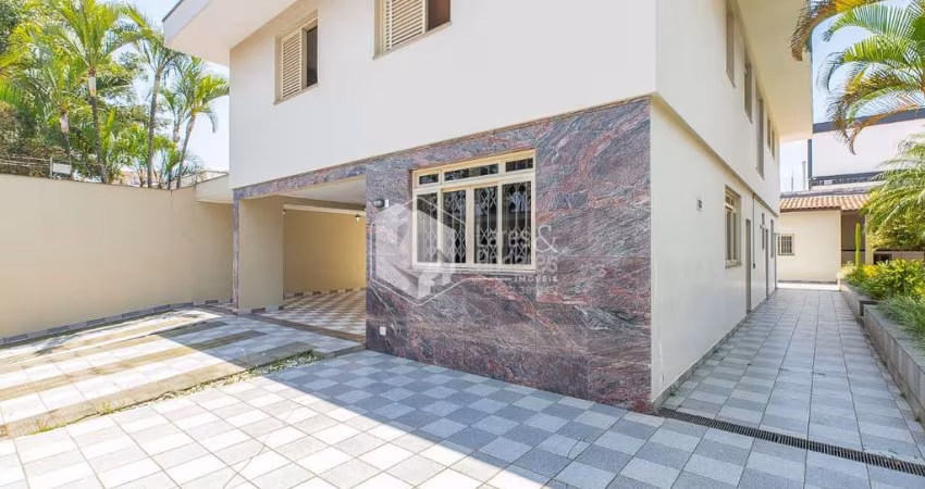 Casa tipo para venda com 4 quartos, sendo 2 suítes, 332m²