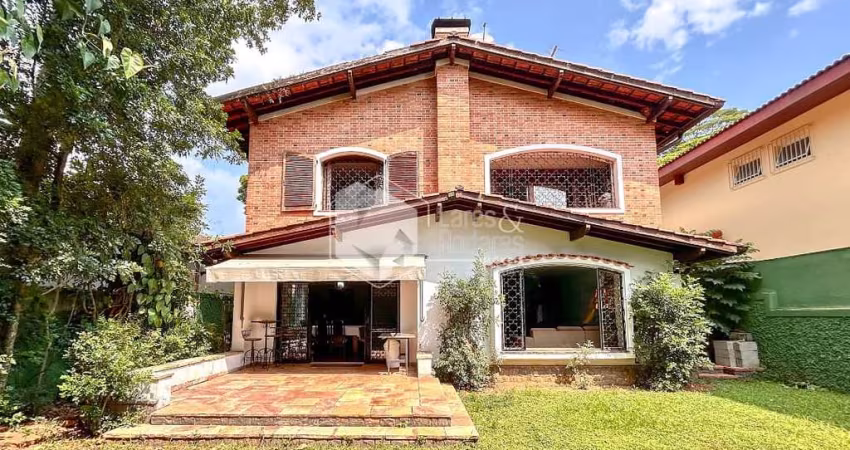 Casa tipo para venda com 4 quartos, sendo 1 suíte, 287m²