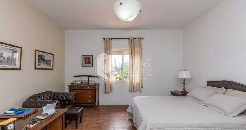 Casa tipo para venda com 3 quartos, 379m²