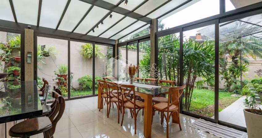 Casa tipo para venda com 5 quartos, sendo 4 suítes, 373m²