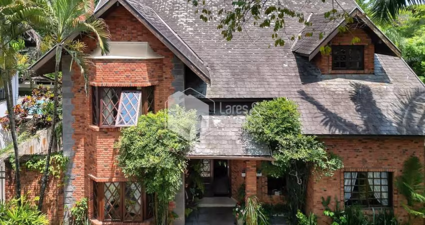 Casa de vila para venda com 4 quartos, sendo 4 suítes, 788m²