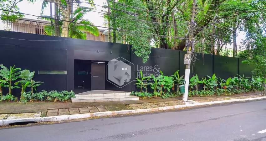 Casa tipo para venda com 4 quartos, sendo 4 suítes, 1,117m²