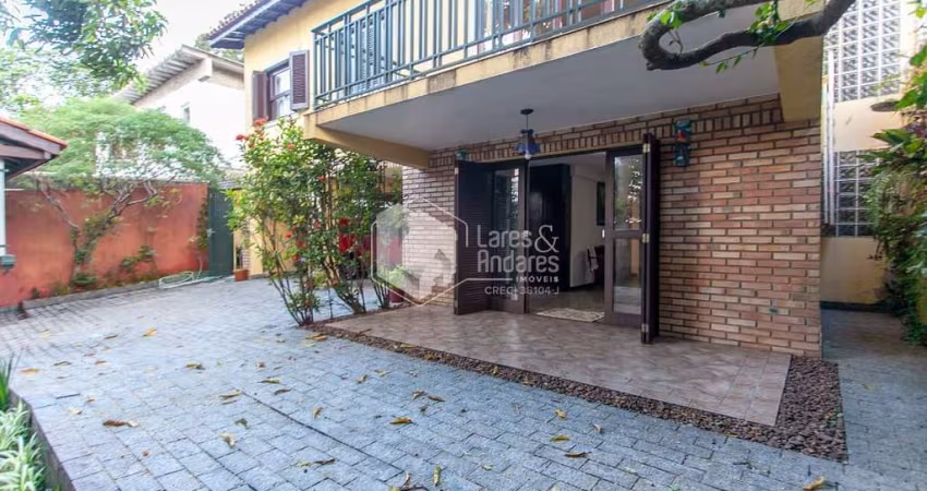 Sobrado para venda com 4 quartos, sendo 2 suítes, 205m²
