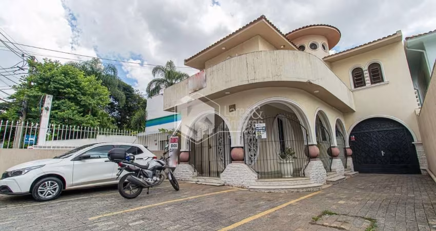 Casa tipo para venda com 6 quartos, sendo 2 suítes, 312m²