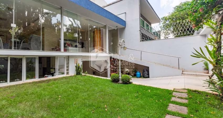 Casa tipo para venda com 6 quartos, sendo 4 suítes, 530m²