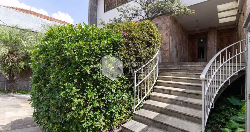 Casa tipo para venda com 3 quartos, sendo 3 suítes, 382m²