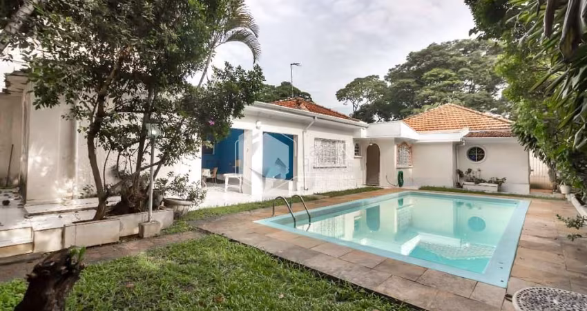 Casa tipo para venda com 4 quartos, sendo 2 suítes, 350m²