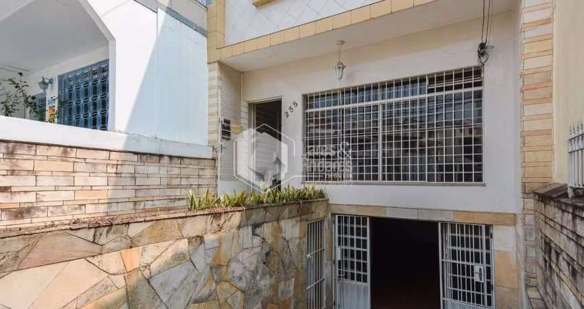 Casa tipo para venda com 3 quartos, 130m²