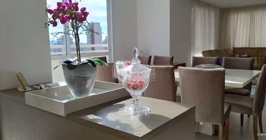 Duplex para venda com 4 quartos, sendo 3 suítes, 315m²