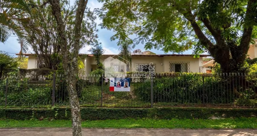 Casa tipo para venda com 4 quartos, sendo 1 suíte, 330m²