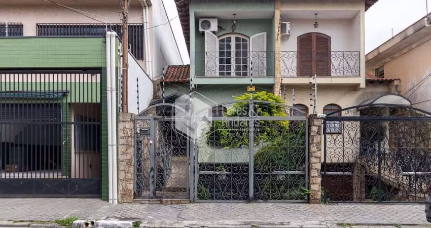 Casa tipo para venda com 4 quartos, sendo 2 suítes, 385m²