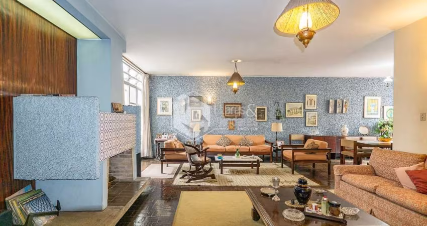 Casa tipo para venda com 4 quartos, 313m²