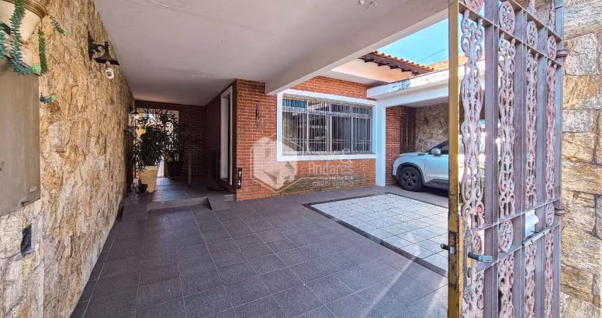 Casa tipo para venda com 5 quartos, sendo 2 suítes, 275m²