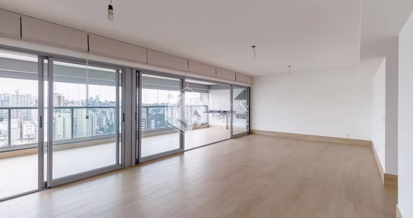 Apartamento tipo para venda com 3 quartos, sendo 3 suítes, 184m²