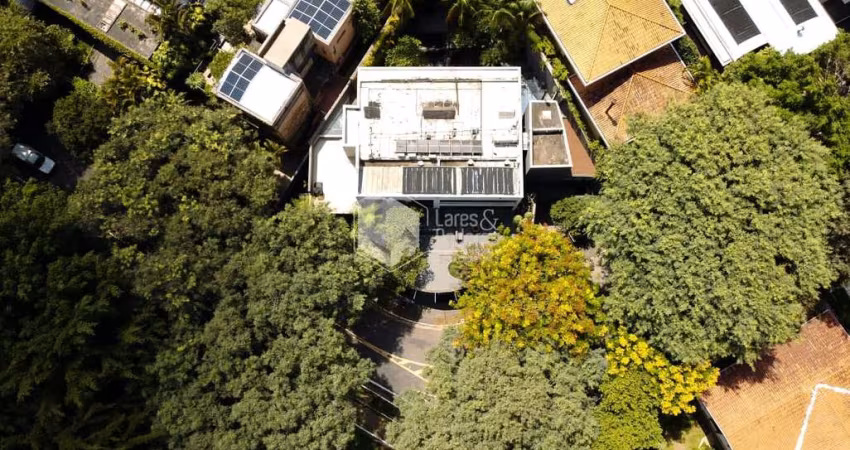 Casa tipo para venda com 4 quartos, sendo 4 suítes, 716m²