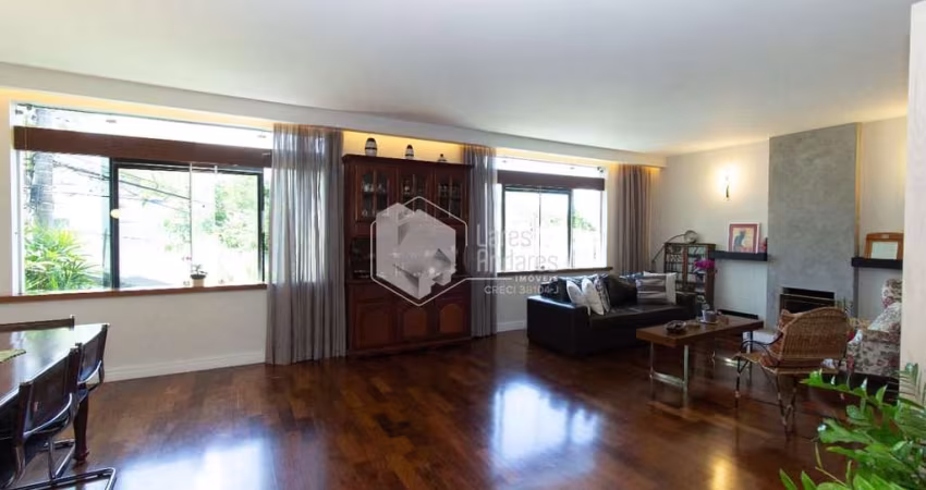Casa tipo para venda com 4 quartos, sendo 2 suítes, 314m²