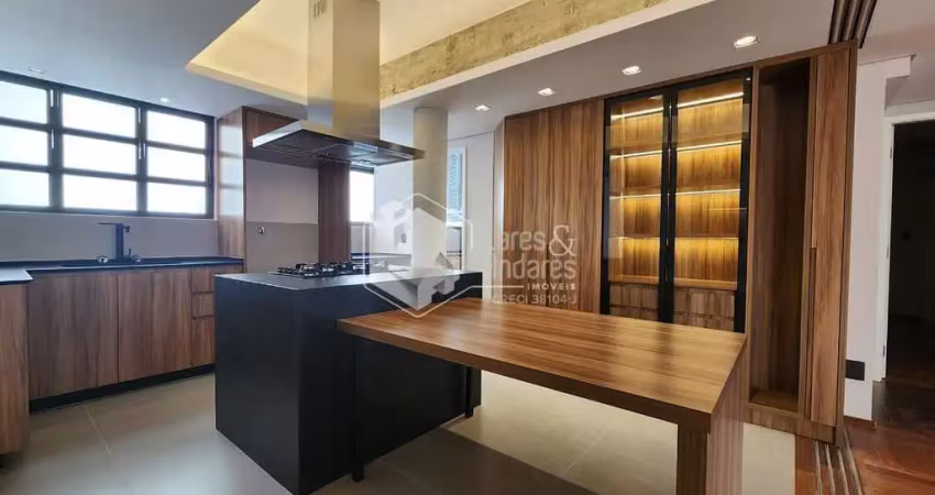 Apto espaçoso com 180 m², 3 suítes, reformada e impecável com infra para ar cond, 2 vagas determina