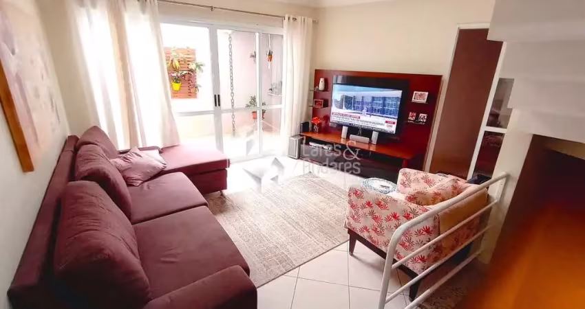 Sobrado em cond. com 175m² com 3 dorms sendo 1 suíte, amplo espaço com churrasqueira, planejado na