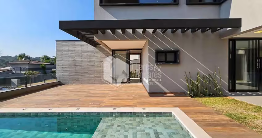 Casa em condomínio para venda com 4 quartos, sendo 4 suítes, 364m²