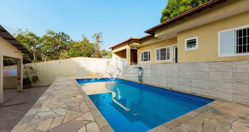 Casa em condomínio para venda com 4 quartos, sendo 1 suíte, 240m²