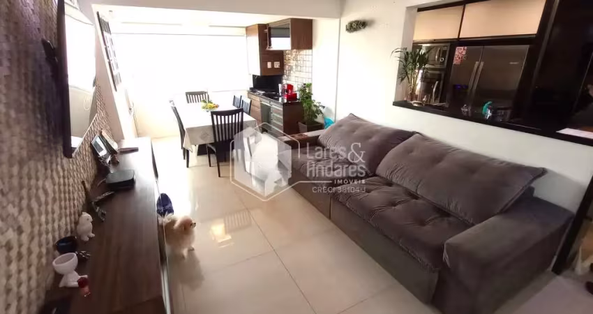 Apto a venda com 76m² 3 dorm (sendo 1 suíte) 2 vagas com plajejado e sacada envidraçada com churras