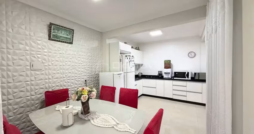 Casa à venda no bairro nova esperança em balneário camboriú com 03 quartos, 01 suíte, 02 vagas de garagem e churrasqueira