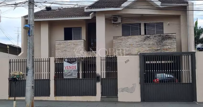 Sobrado na rua evaristo da veiga com uso residencial e comercial