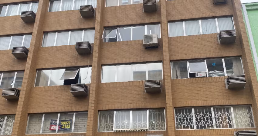 Vende-se Sala Comercial no Centro de Curitiba.