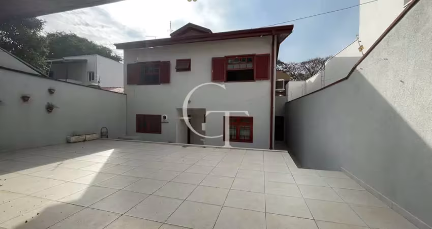 Casa tipo sobrado com 3 dormitórios em bairro tranquilo em itu