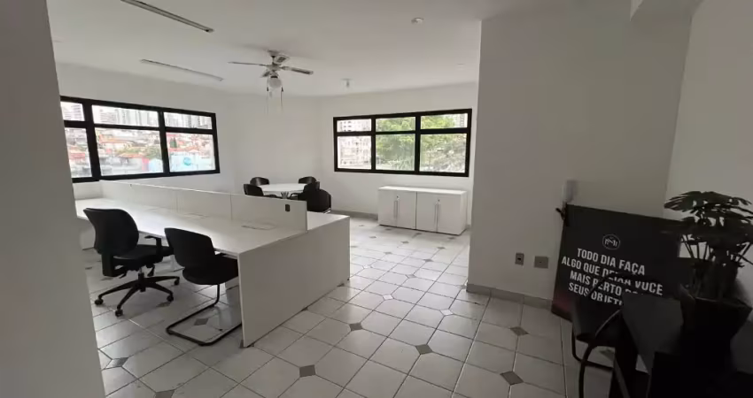 Sala comercial bem distribuída com copa e vaga de garagem no bosque da saúde – 4º andar, sala 41