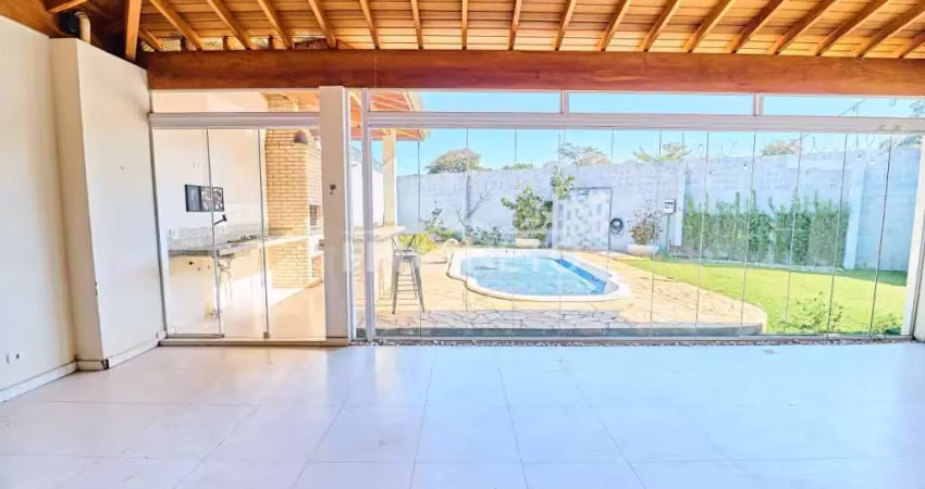 Casa em condominio para alugar com piscina com 3 dormitorios