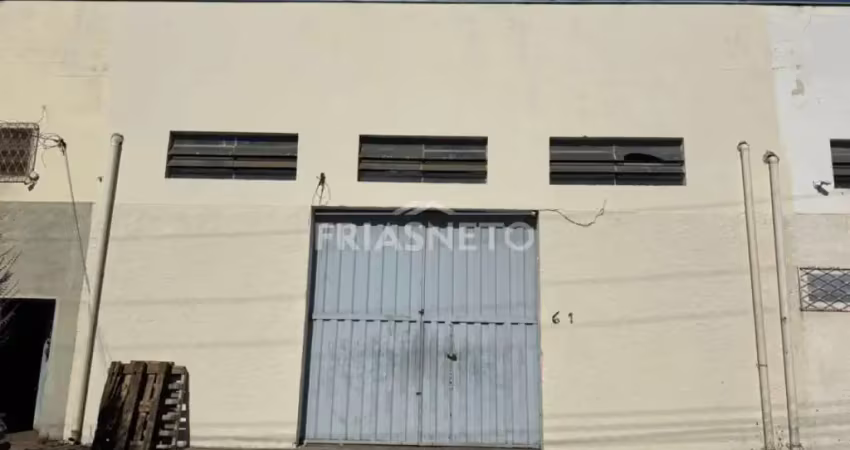 Galpão com 180m2 de vão livre no bairro santa terezinha