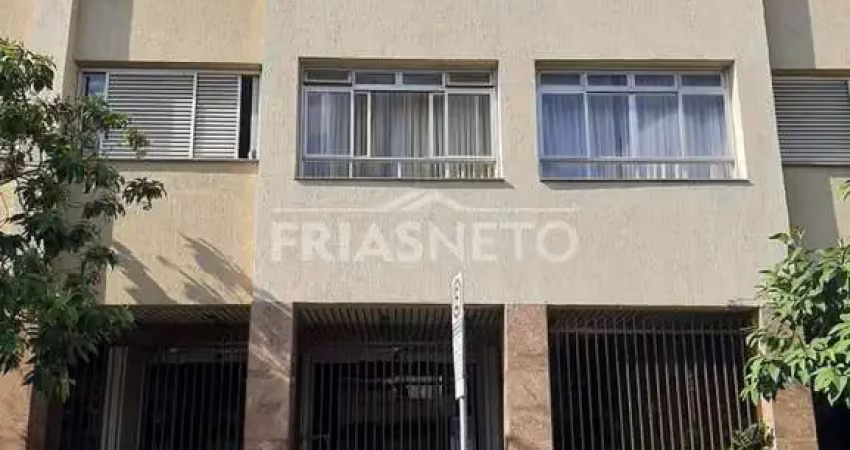 Apartamento com três dormitórios no centro da cidade
