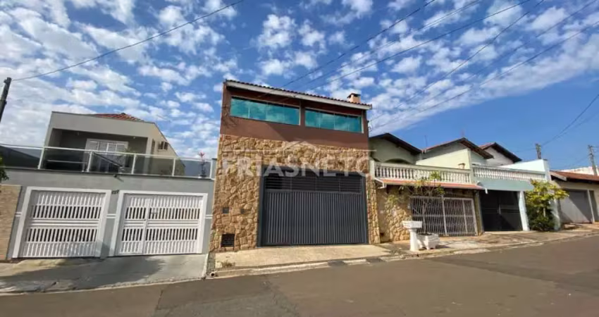 Sobrado com salão comercial e 3 vagas de garagem bairro terra nova