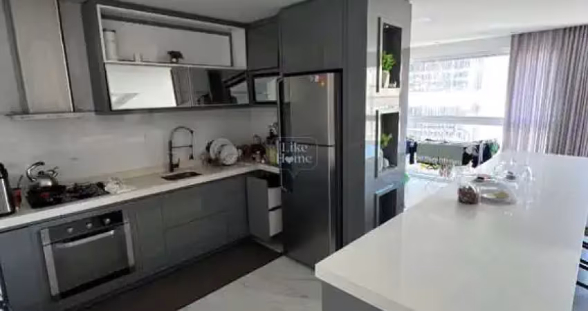 Apartamento mobiliado com 3 suítes e lazer completo no miolo da meia praia!