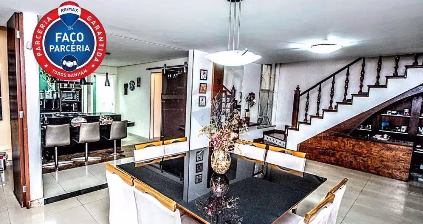 Casa com quintal, área gourmet e 5 quartos no bairro serra – bh