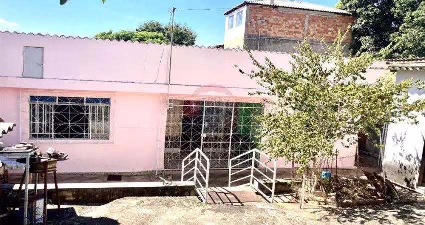 Duas belas casas com quintal, varanda e vista permanente