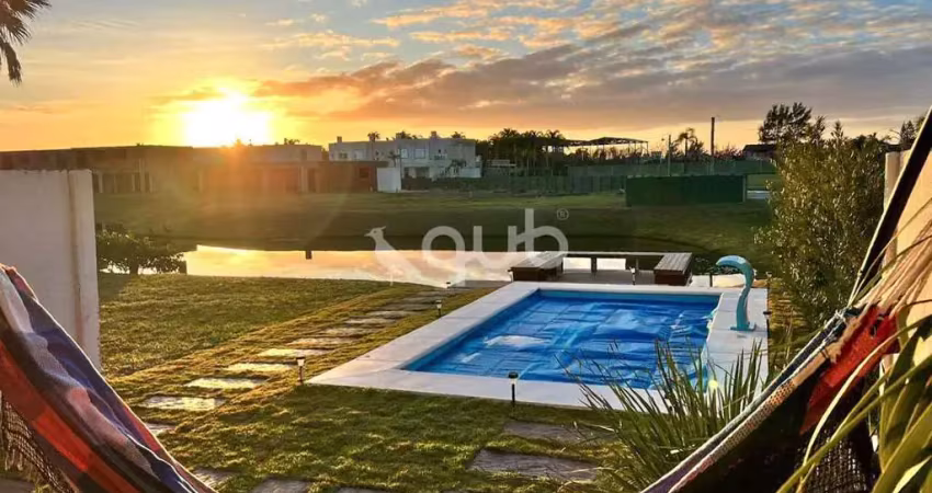 Sobrado à venda, 3 quartos, 1 suíte, 2 vagas, condomínio pateo marbella - xangri-lá/rs