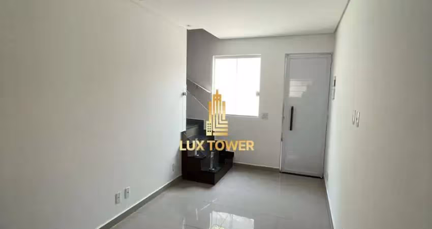 Casa sobrado de condomínio 62m2 c/ 2 quartos 1 suíte e pequeno quintal
