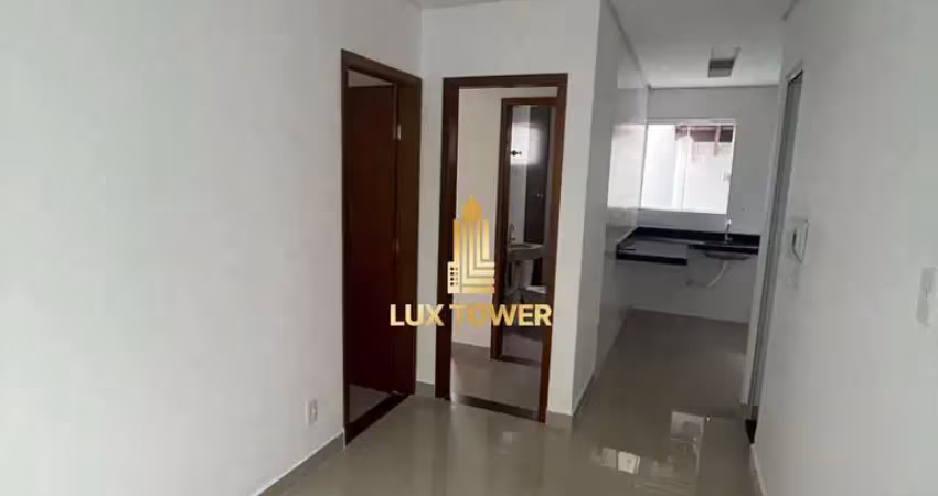Casa sobrado de condomínio 43m2 c/ 2 quartos 1 suíte e pequeno quintal