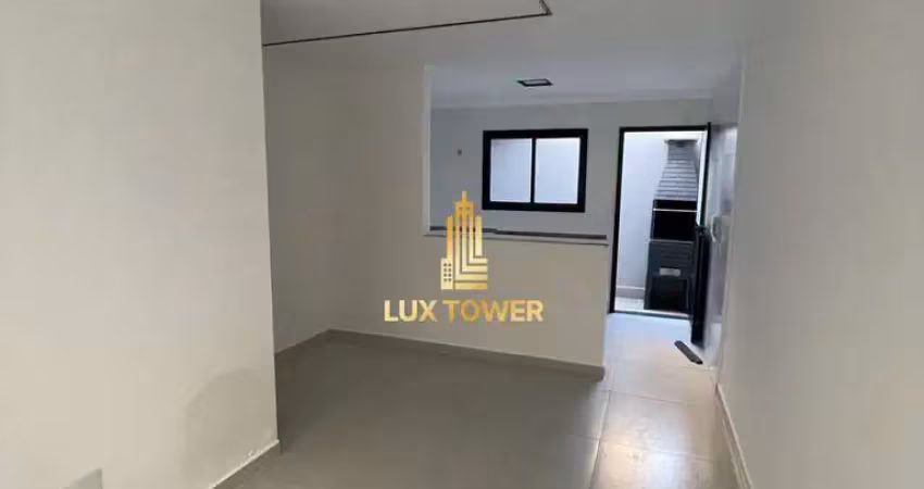 Casa condomínio de 51m2 c/ 2 quartos 1 suíte e quintal com churrasqueira