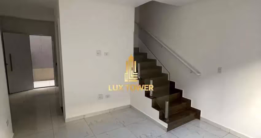 Casa condomínio de 57m2 c/ 2 quartos e quintal c/ churrasqueira