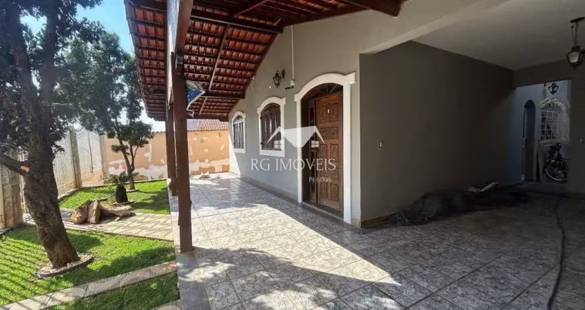 Alugo casa no bairro diamante com 4 quartos, suíte e 6 vagas