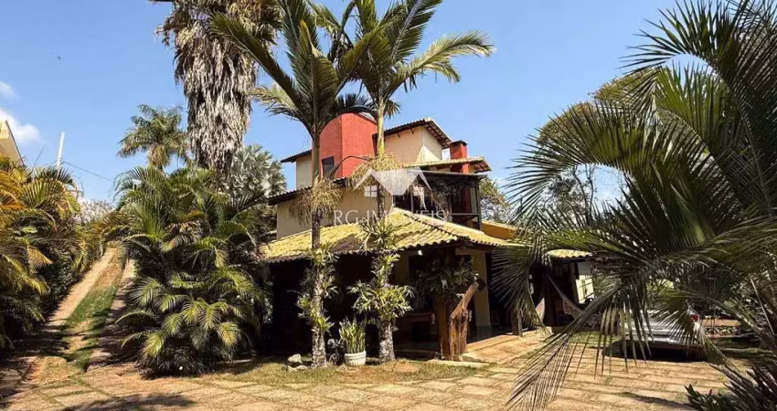 Casa triplex 04 quartos a venda no condomínio serra dos bandeirantes