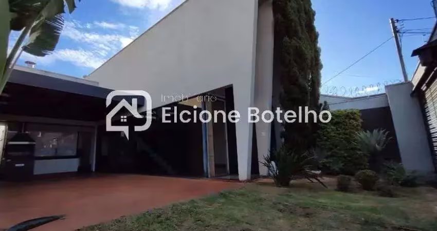 Casa sobrado para locação de aprox. 220 m², com 3 quartos, no bairro alto umuarama - uberlândia - mg