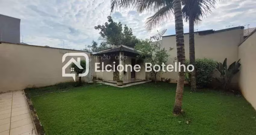 Casa com 3 quartos à venda no Conjunto Segismundo Pereira, Uberlândia 