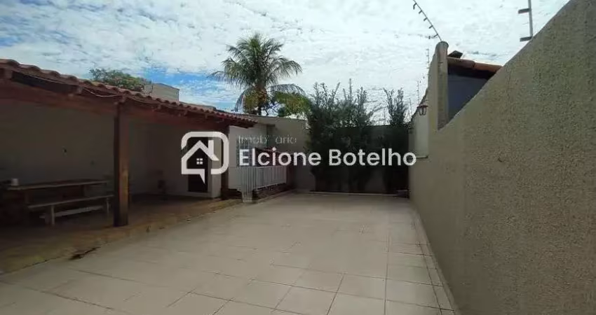 Casa com 3 quartos à venda na Cidade Jardim, Uberlândia 