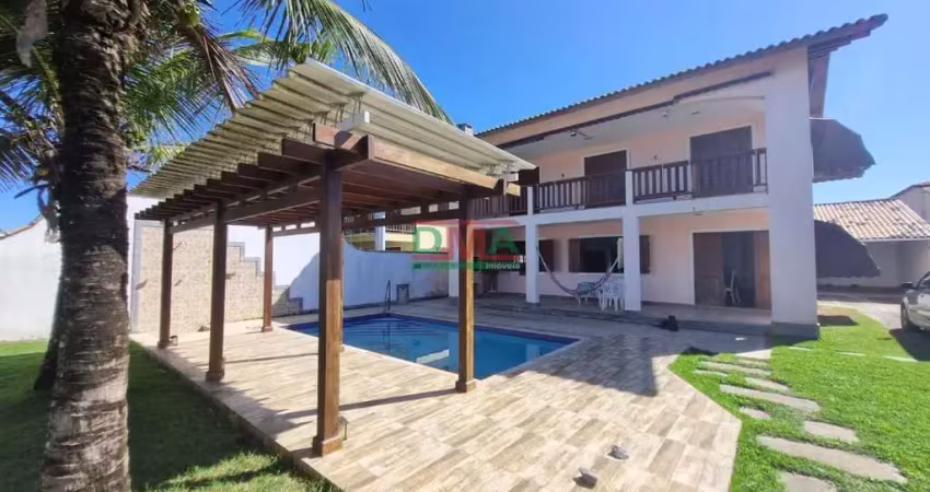 Casa duplex de frente para o mar - 4 quartos ( 1 suíte ) - piscina - churrasqueira - pergolado - edícula