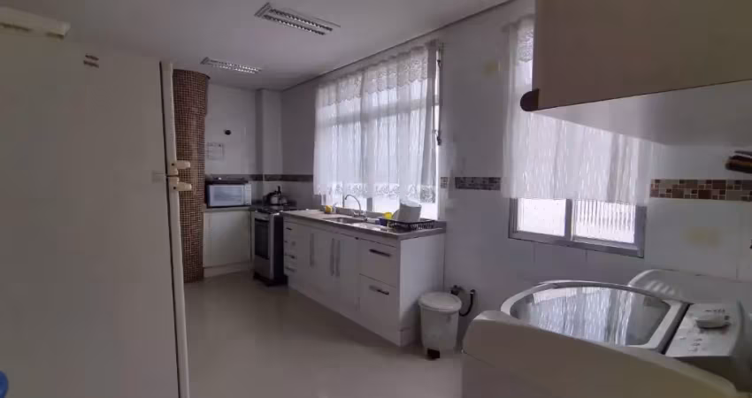 Apartamento 2 dormitórios na orla da praia em santos