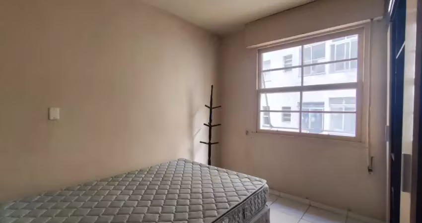 Sala living dividido na quadra da praia do boqueirão em santos